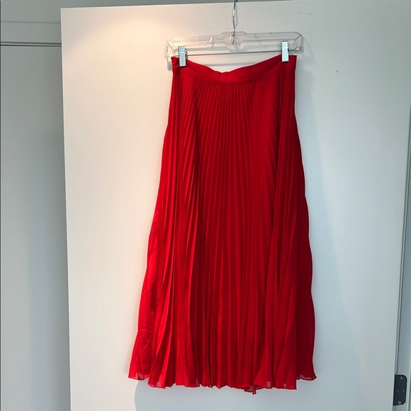 Kookai Elegant Red Pleated Skirt - Picture 4 of 4